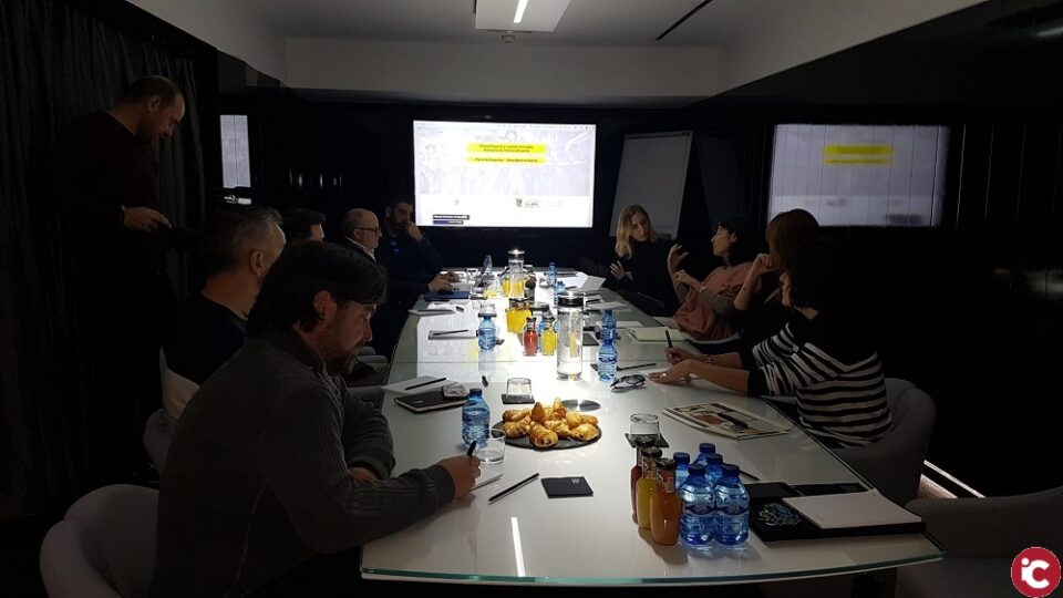 La artesanía festera de Villena se abre paso en Madrid