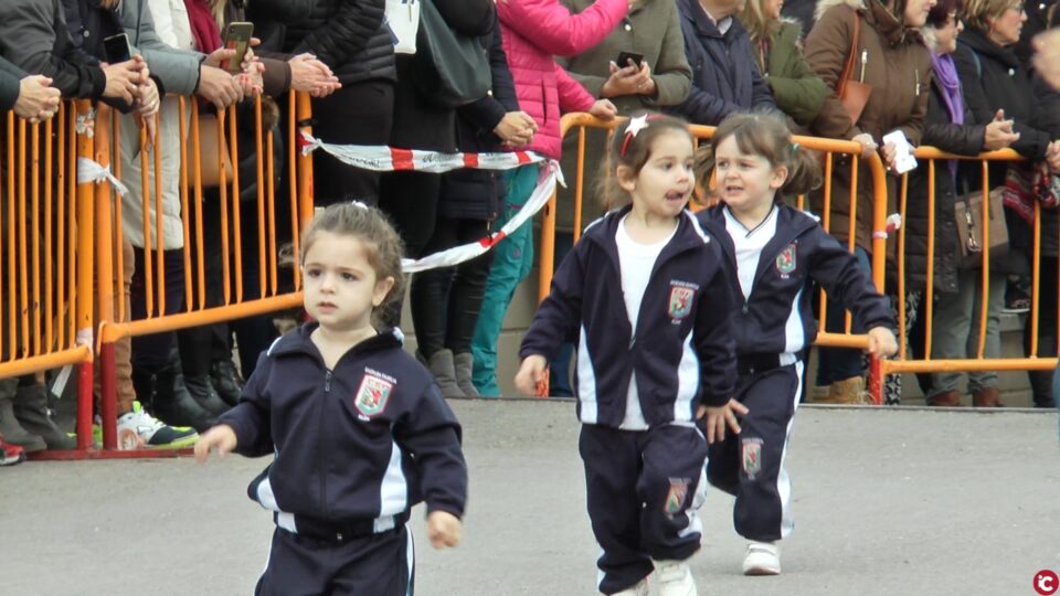 El colegio Sagrada Familia recoge más de 4.300 kilos de alimentos y productos de higiene en la San Silvestre