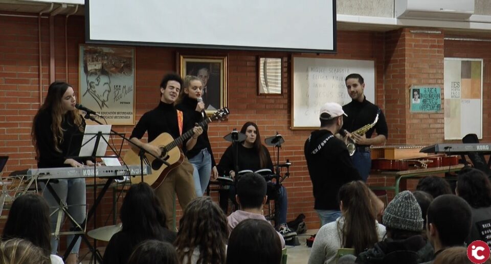 El I.E.S. Poeta Paco Mollá celebra su Festival de Navidad