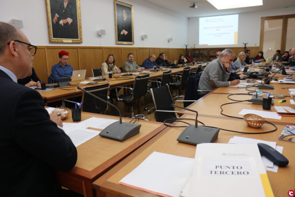 La Universidad de Alicante concede la Medalla de Oro a Francis Mojica