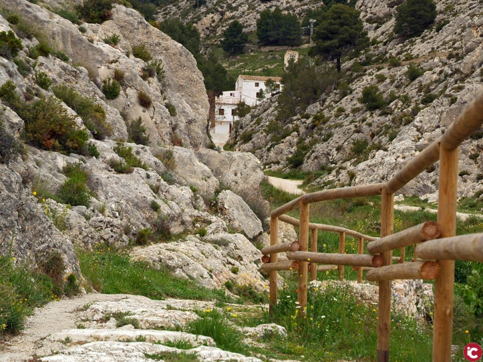 Se cierra la entrada del Barranco de los Molinos al acceso de vehículos