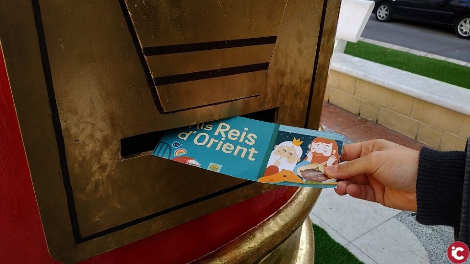 Normalización lingüística reparte 2.500 cartas de Reyes entre los escolares de Petrer