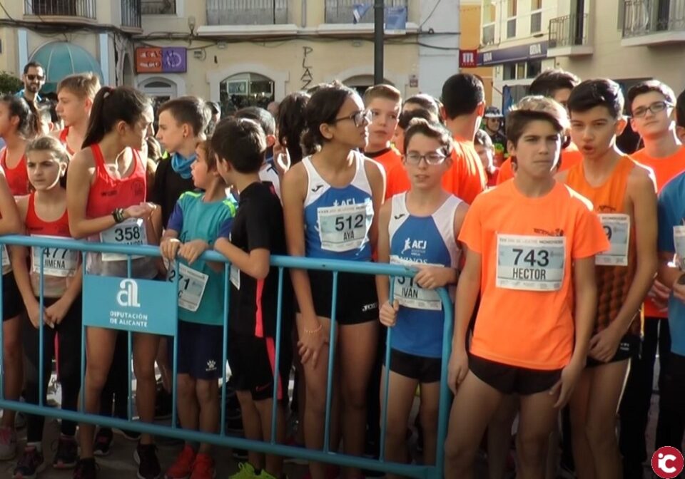 Monóvar celebra su trigésima San Silvestre