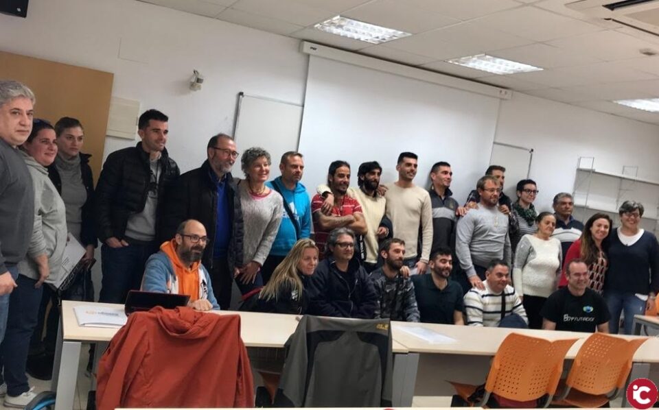 Los pescadores meditan adaptar sus embarcaciones para dar servicio a los turistas