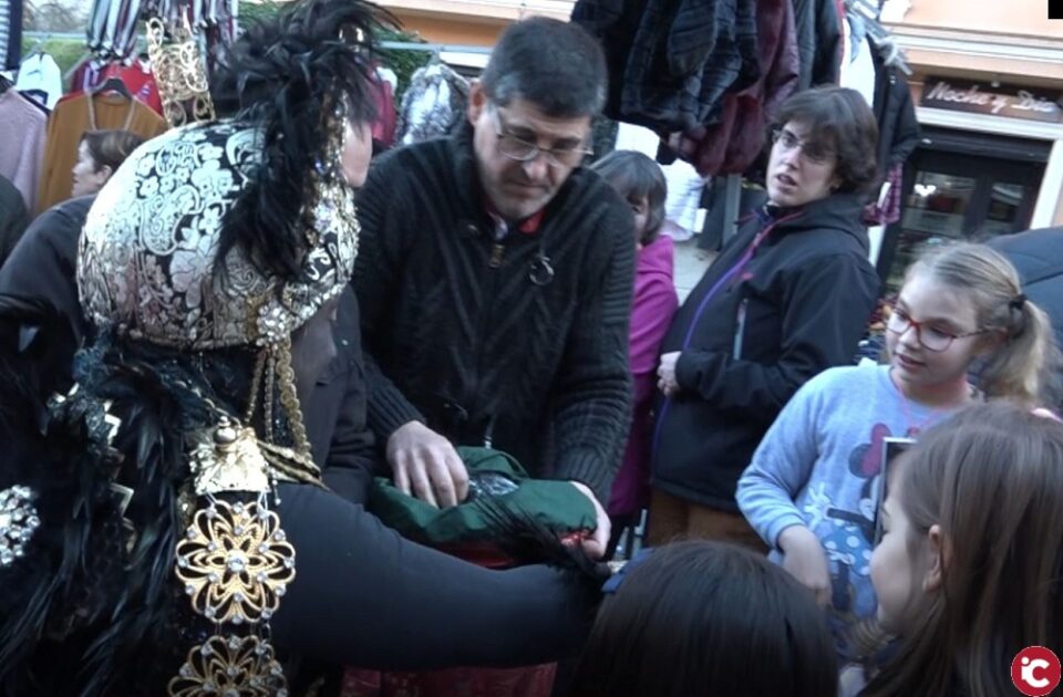 Segona arribada de l'Emissària Reial al Mercat Municipal de Banyeres de Mariola