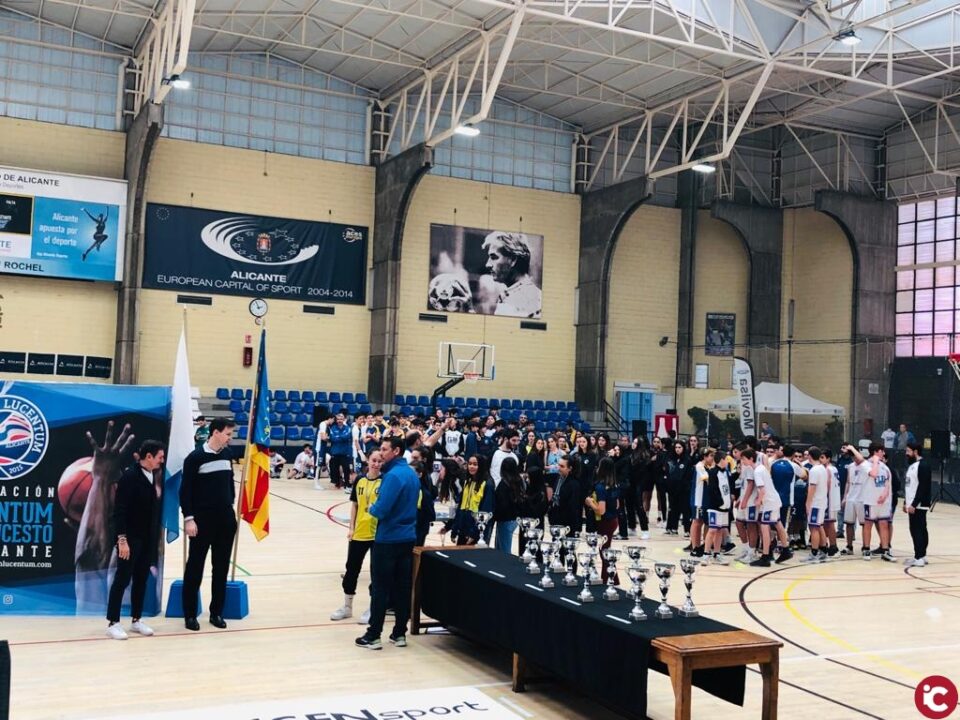 Más de trescientos jóvenes participan en el Torneo de Baloncesto Basket Cup Ciudad de Alicante celebrado este fin de semana en el Pitiú Rochel