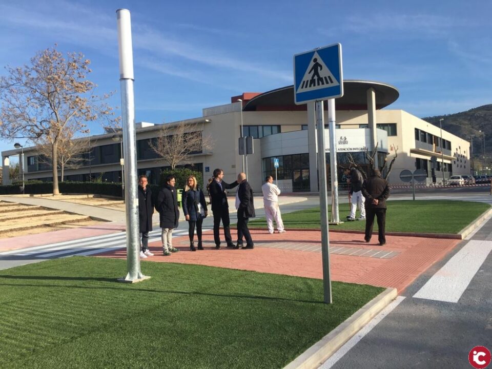 Restablecido el tráfico en el bulevar de San Jerónimo tras construir una rotonda para solucionar un punto negro de accidentes