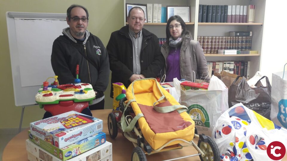 ICALI entrega a asociaciones de Villena y Elda los juguetes recogidos en la campaña de Navidad