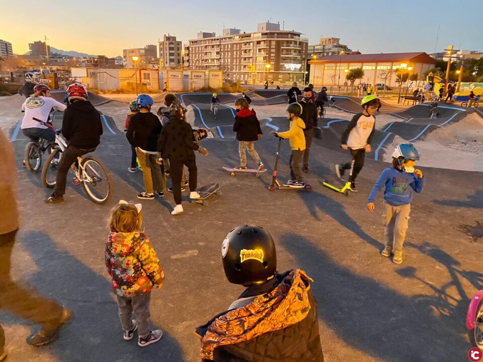 La pista de pumptrack se convierte en la atracción de las fiestas