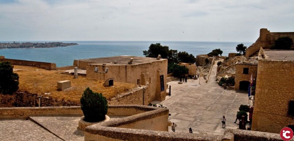El Ayuntamiento y las universidades de Alicante y Miguel Hernández acuerdan utilizar el castillo de Santa Bárbara como sede de sus cursos de verano