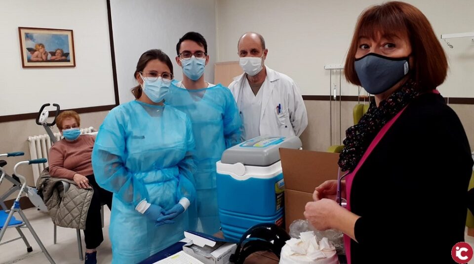 Villena recibe las primeras vacunas contra la Covid-19 para los residentes y profesionales del Asilo