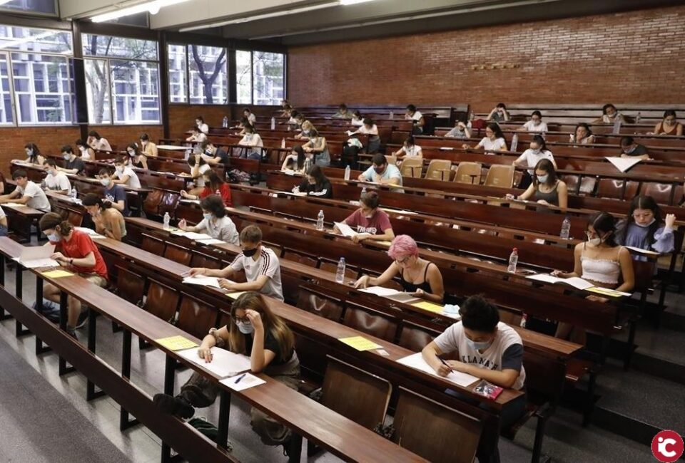 El Consejo de Enfermería de la Comunidad Valenciana recomienda evitar los exámenes presenciales en las universidades como solicitan las asociaciones estudiantiles