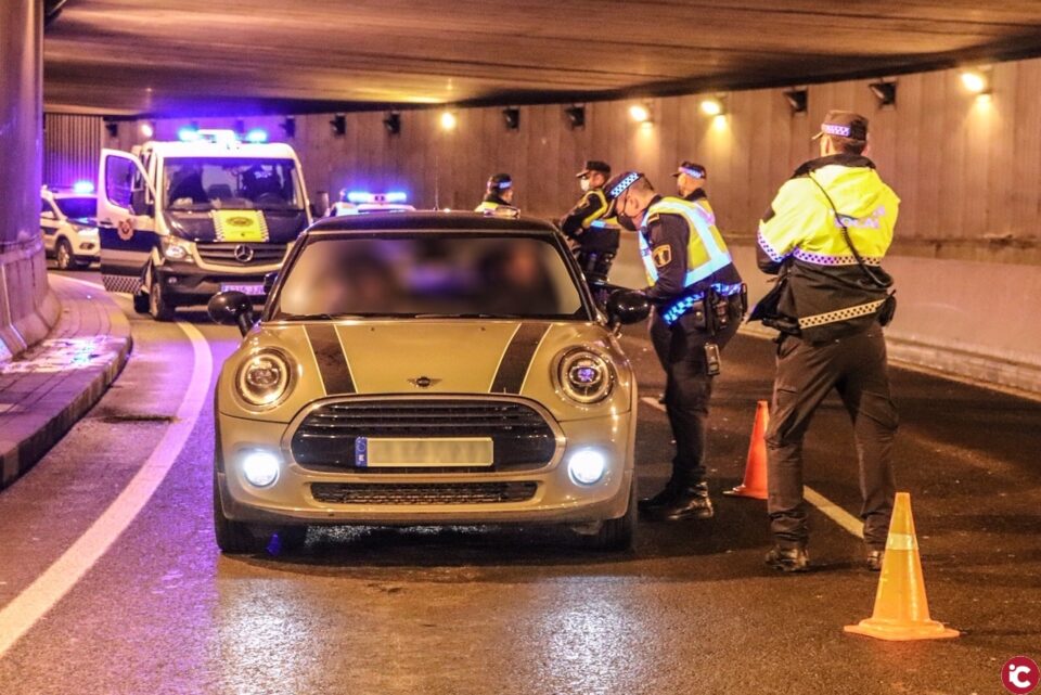 La Policía Local cierra el operativo del fin de semana con menos denuncias en el que se interponen 36 sanciones por incumplir el estado de alarma y con una muy baja movilidad de personas y vehículos en Alicante