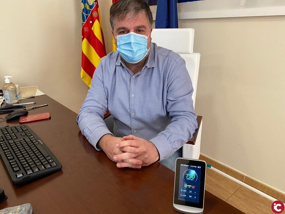 La Concejalía de Educación distribuye 30 medidores de CO2 en centros educativos