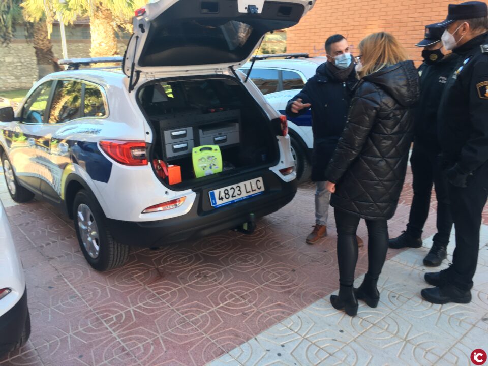 La Policía Local renueva su parque móvil con 3 nuevos vehículos dotados de desfibriladores