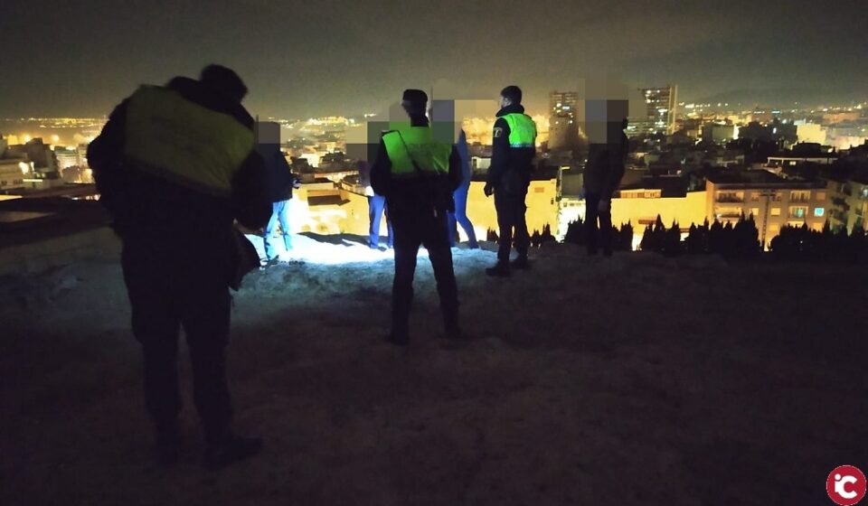 La Policía Local disuelve un botellón en la ladera del Castillo San Fernando