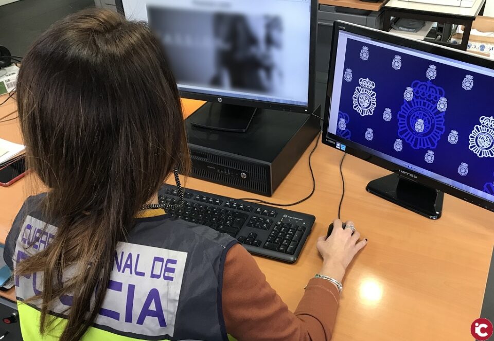 La Policía Nacional detiene a dos personas por asaltar a un joven con el que habían quedado mediante una web de citas