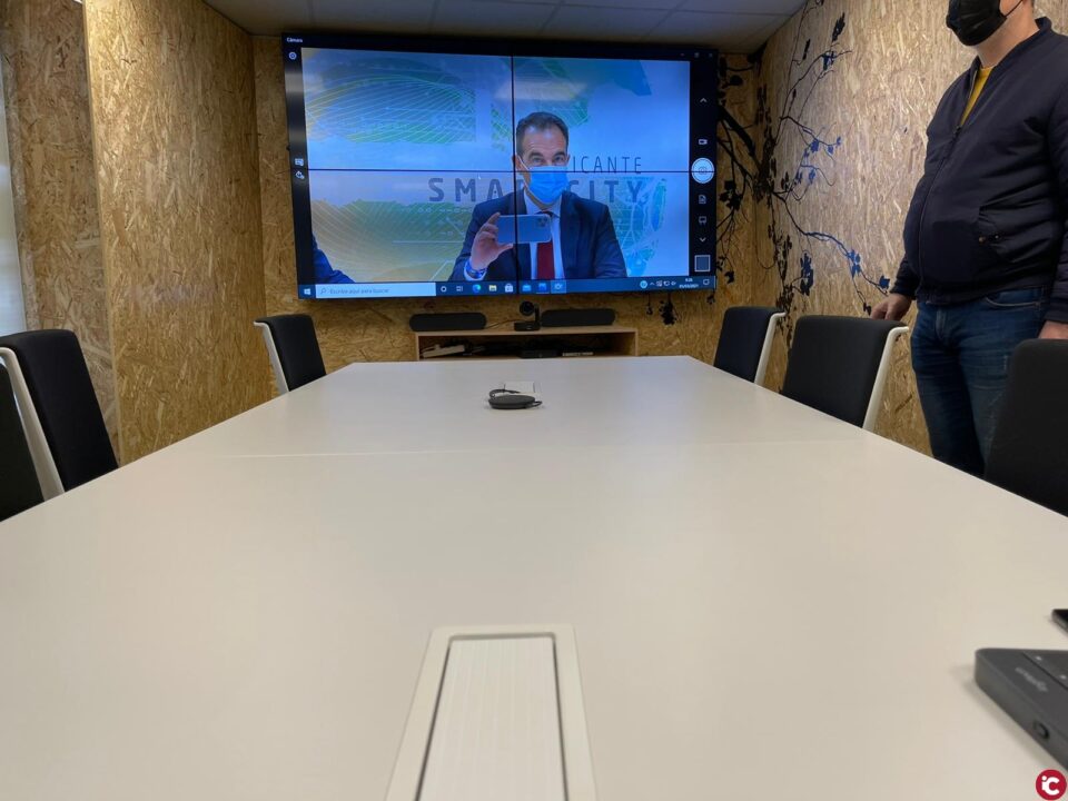 Una iniciativa municipal permitirá a los alicantinos realizar cualquier trámite por internet y con su voz con el Ayuntamiento