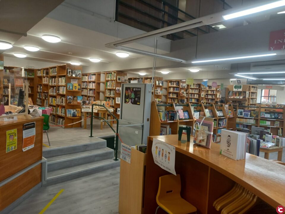 La biblioteca Miguel Hernández de Villena abre sus instalaciones al 50% de aforo