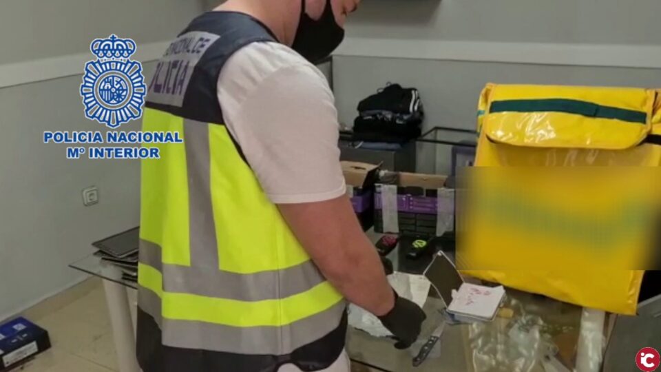 La Policía Nacional ha detenido a un joven que traficaba con droga utilizando un patinete eléctrico en Alicante