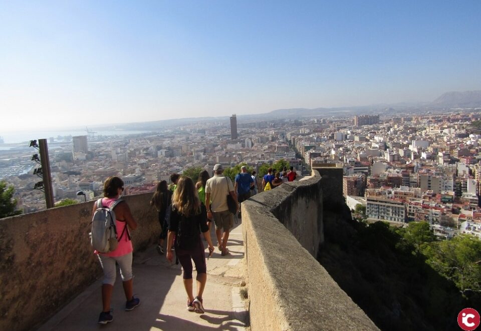 El Ayuntamiento presenta los Senderos de Primavera con seis itinerarios por los parajes medioambientales de Alicante