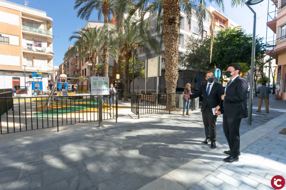 El Ayuntamiento abre la nueva Plaza Castellón totalmente renovada