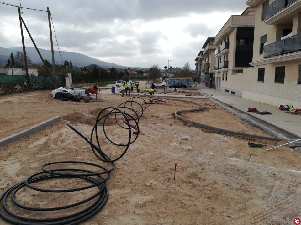 Petrer finaliza el acondicionamiento de la zona verde de la calle El Portal