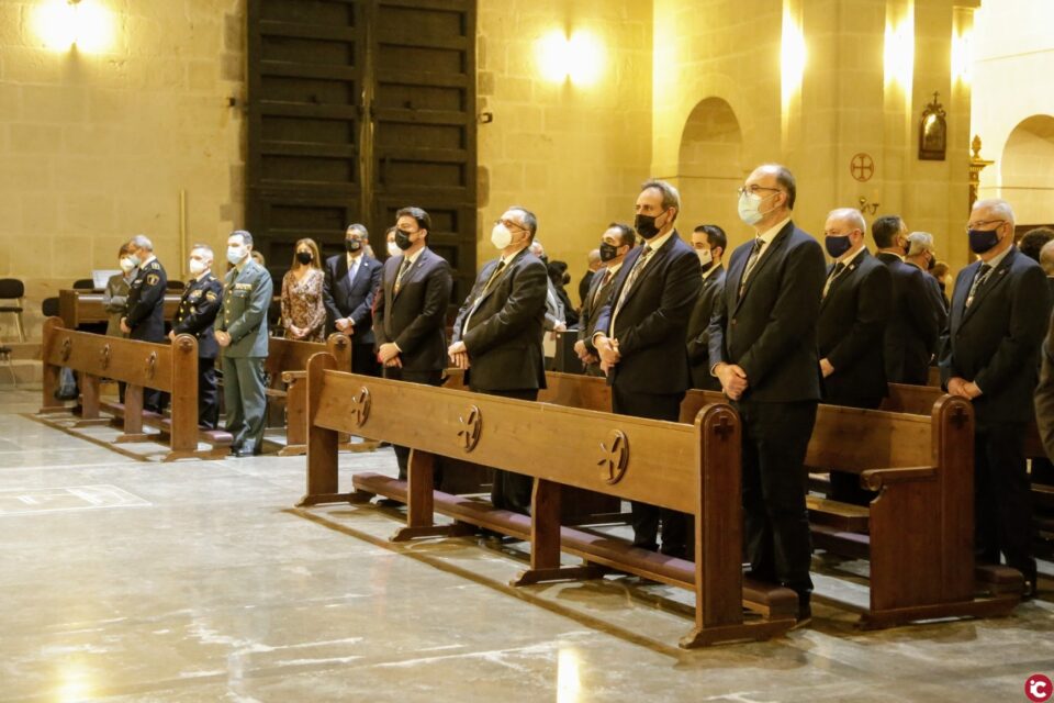 El alcalde Luis Barcala cierra el Vía Crucis Oficial de Semana Santa con la lectura de la XIV Estación