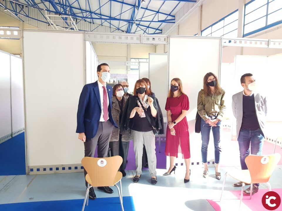 El Ayuntamiento de Elda ya tiene preparado el dispositivo para iniciar el próximo jueves la vacunación masiva de docentes de toda la comarca en las instalaciones del Pabellón Azul