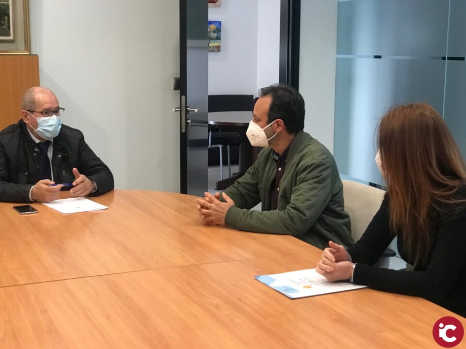 El Ayuntamiento de Alicante forman en prácticas a dos personas con daño cerebral adquirido junto con ADACEA