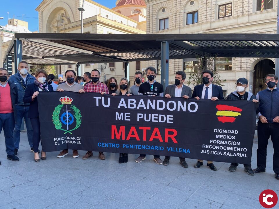 (PP de la Provincia de Alicante). Apoyo a los funcionarios de prisiones en sus reivindicaciones como agentes de la autoridad y equiparación salarial