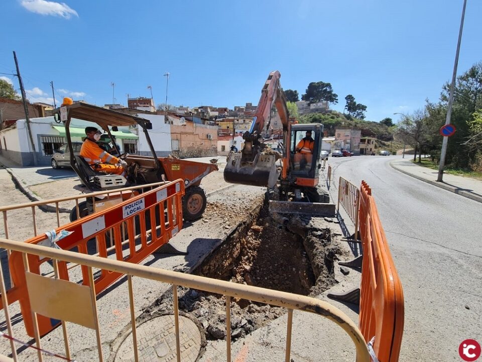 Comienzan los trabajos de reparación del Paseo de la Mora para restablecer el paso de vehículos