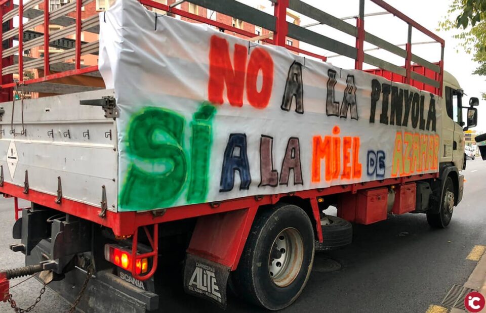 Conselleria de Agricultura no realiza ningún avance por garantizar la convivencia de los sectores apícola y citrícola