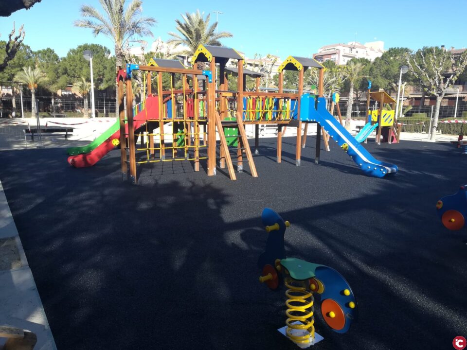 Petrer invierte 72.000 en modernizar y mejorar los juegos infantiles de cuatro parques públicos