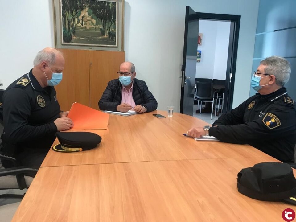La Policía Local blinda Alicante con un Plan especial anticovid en la operación Puente de San José con 453 agentes que van a redoblar la vigilancia en las playas
