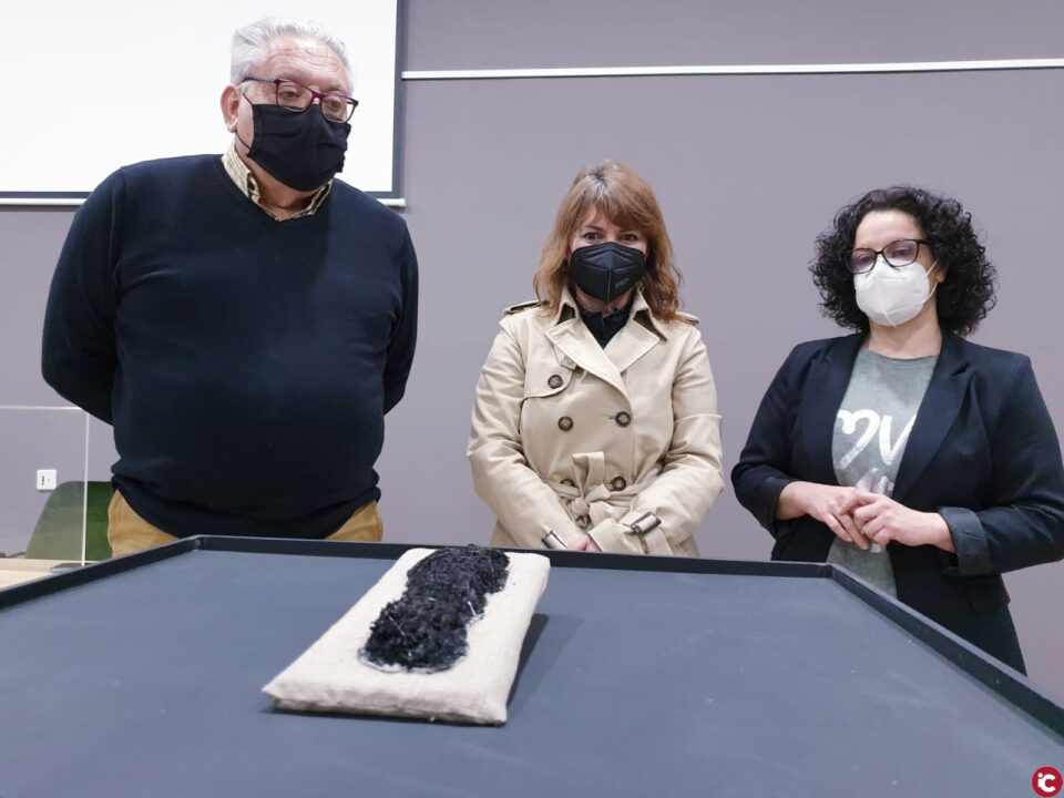 El Museo Arqueológico de Elda restaura una suela de esparto de época romana hallada en los años setenta en el Yacimiento de El Monastil