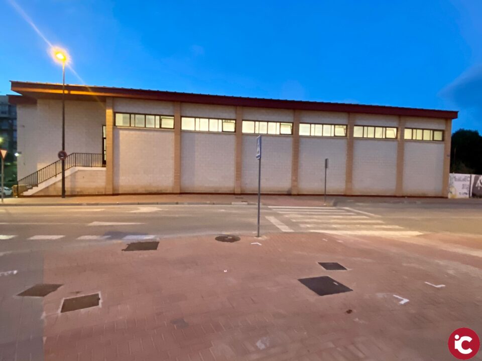 Deportes recibe el proyecto de reforma integral del Polideportivo La Ermita