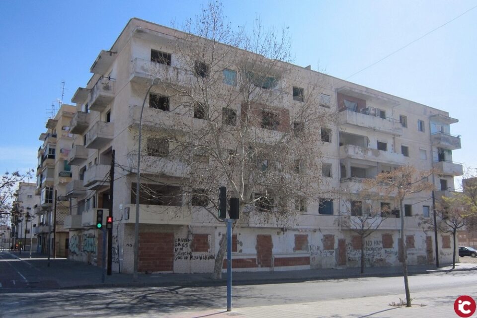 Urbanismo procederá al derribo del edificio en ruinas de Nou Alcolecha