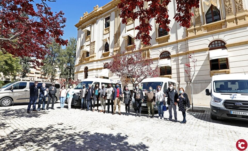La Diputación destina 90.000  a la adquisición de cuatro vehículos adaptados para asociaciones de Alzhéimer de la provincia