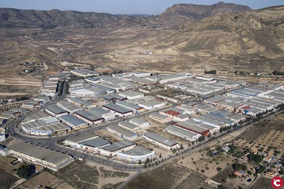 Elda invierte más de 400.000 euros en trabajos de mejora y modernización de los tres polígonos industriales de la ciudad