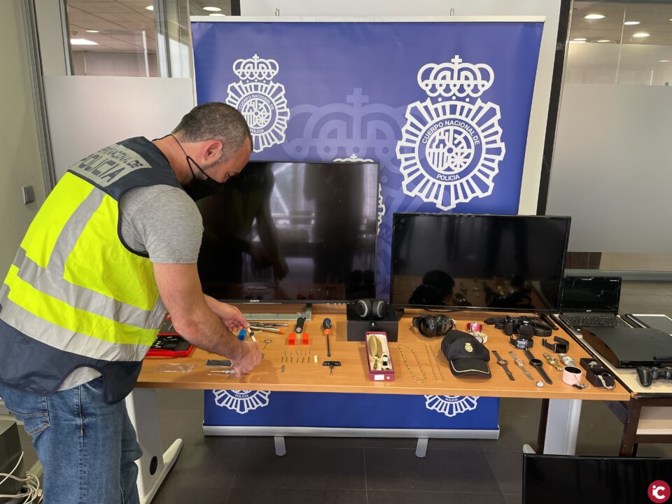 La Policía Nacional detiene a cuatro personas integrantes de un grupo criminal dedicado al robo en domicilios por el conocido método impresioning