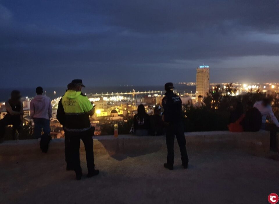 La Policía Local organiza un operativo especial anticovid para localizar los grupos de jóvenes consumiendo alcohol y disuelve 7 botellones