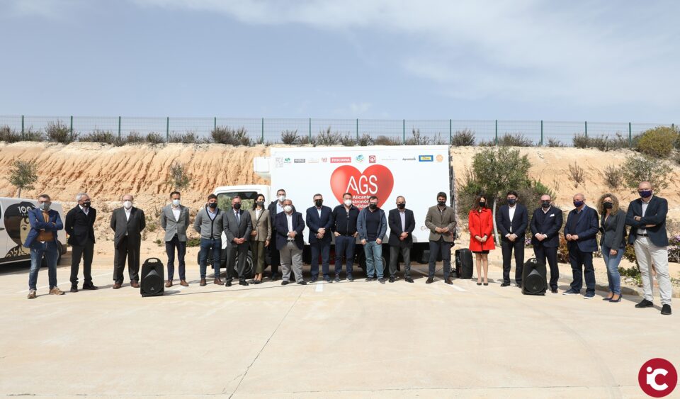 Mazón participa en la presentación del nuevo camión de reparto de 'Alicante Gastronómica Solidaria'