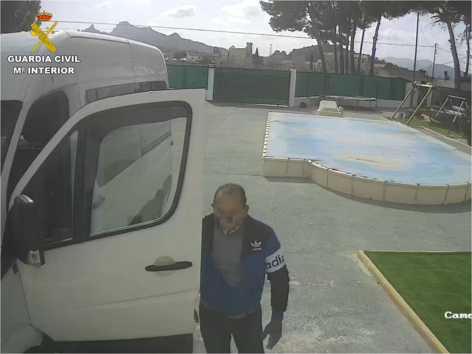 La Guardia Civil detiene al presunto autor de un robo en una casa de campo de Sax