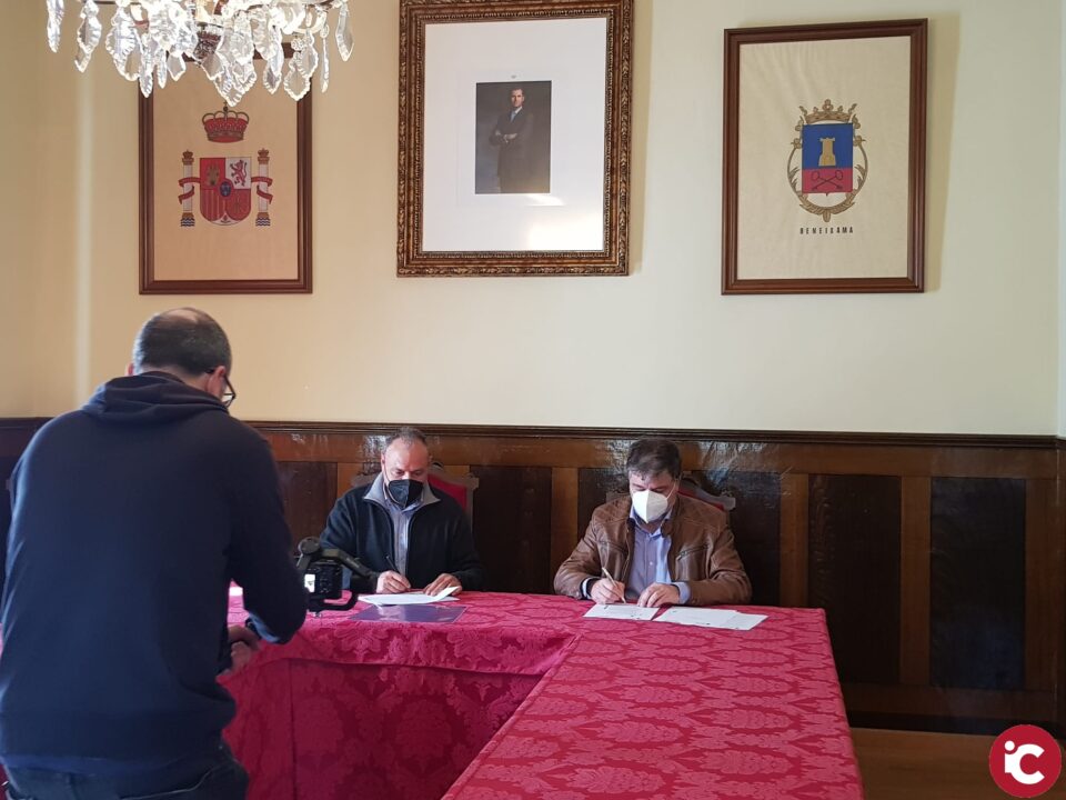 El Ayuntamiento de Beneixama y el Consorcio de residuos CREA firman el convenio de cesión de ecoparque para integrarlo en la red consorciada