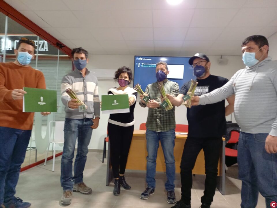 Villena presenta la marca y las etiquetas numeradas para la protección comercial de Espárragos de Villena