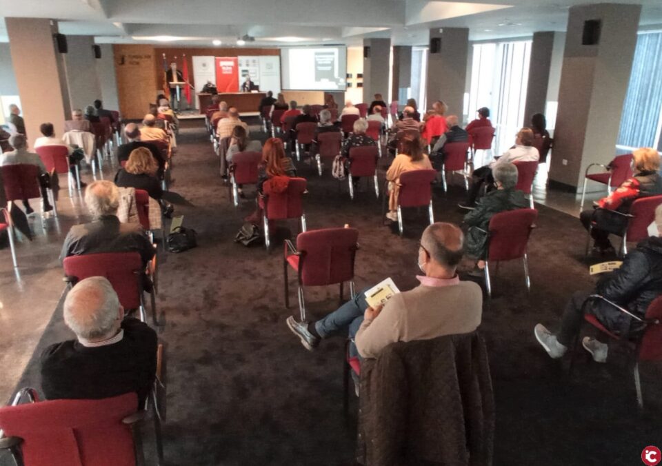 Francisco Escudero desgrana en Elda las claves que convierten la poesía de Miguel Hernández en un ejemplo de vida y en instrumento pedagógico para las nuevas generaciones