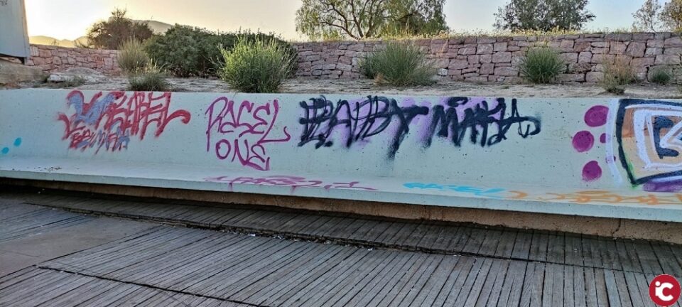 La Policía Local localiza nuevas pintadas de los 5 grafiteros detenidos el pasado fin de semana