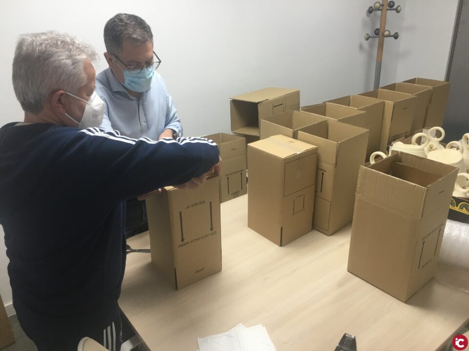 Agost envía botijos a autoridades nacionales