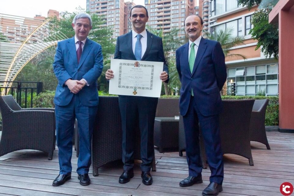 El empresario Javier Torá distinguido con la Cruz de Oficial de la Orden de Isabel la Católica por el Ministerio de Asuntos Exteriores